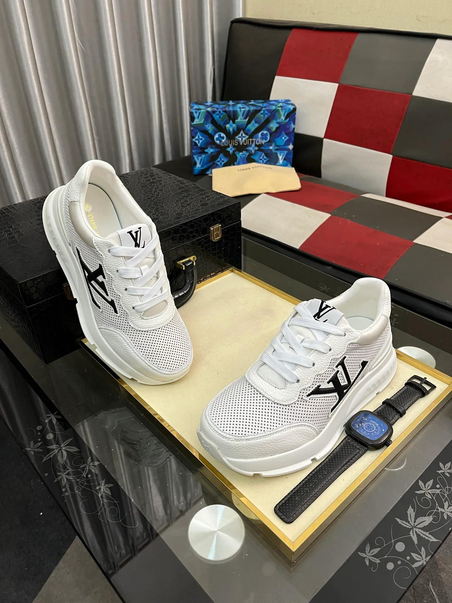 Men's shoes 💰440⌚️⌚️【LOUlS VUlTTON】Louis Vuitton ~ unique and casual style. LV counter purchasing 🏃casual shoes😍😍 are on sale at the men's counter at the same time. Italian imported brands select top-layer Italian cowhide. 🐑Sheepskin lining (refuses to discolor and rub feet) Sole: Original sole specially provided by the original factory 🎬Better in kind Code number: 38-446⃣️Color selection